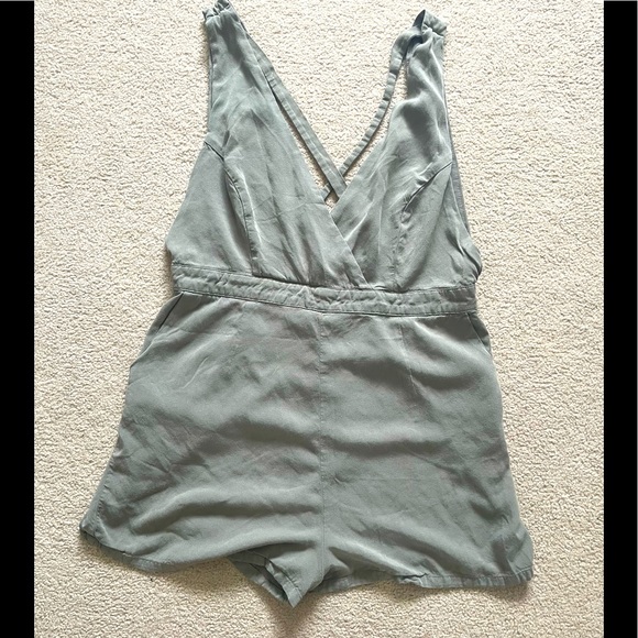 F21 sexy deep V playsuit - Picture 3 of 7